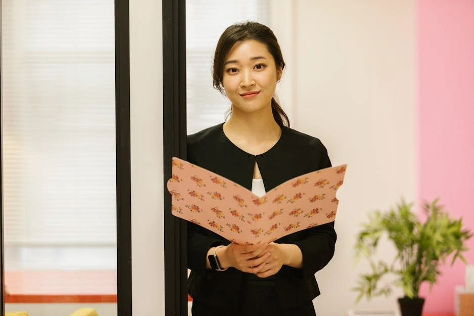 HR manager presenting a strategy to a leadership team.